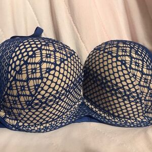 Victoria's Secret Very Sexy Light Lined Push Up 38DD Bra